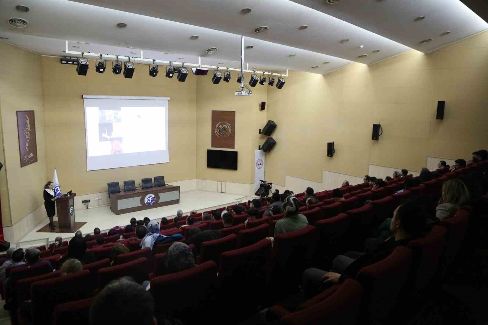 ERÜ’de ’Uzay Radyasyonunda Hayatta Kalmak’ konulu konferans düzenlendi
ERÜ’de ’Uzay Radyasyonunda Hayatta Kalmak’ konulu konferans düzenlendi