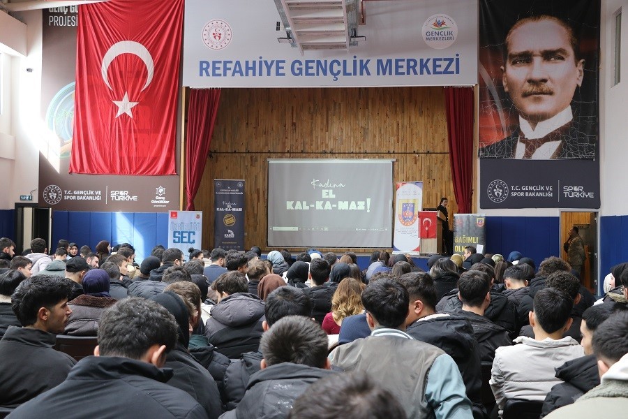 Erzincan jandarmasından KYK öğrencilerine güvenlik ve bağımlılıkla mücadele eğitimi
