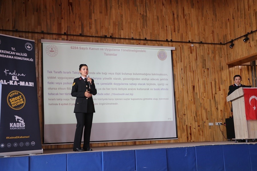 Erzincan jandarmasından KYK öğrencilerine güvenlik ve bağımlılıkla mücadele eğitimi
