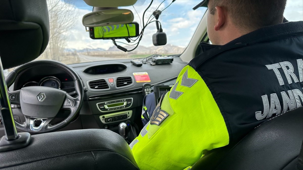 Erzincan jandarmasından Mart 2026 faaliyet raporu: 224 olayın yüzde 97’si aydınlatıldı
Erzincan jandarmasından Mart 2026 faaliyet raporu: 224 olayın yüzde 97’si aydınlatıldı