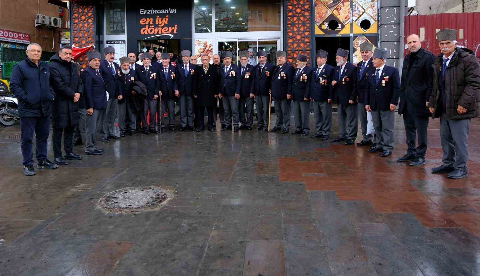 Erzincan TSO Başkanı Tanoğlu gazilerle bir araya geldi
Erzincan TSO Başkanı Tanoğlu gazilerle bir araya geldi