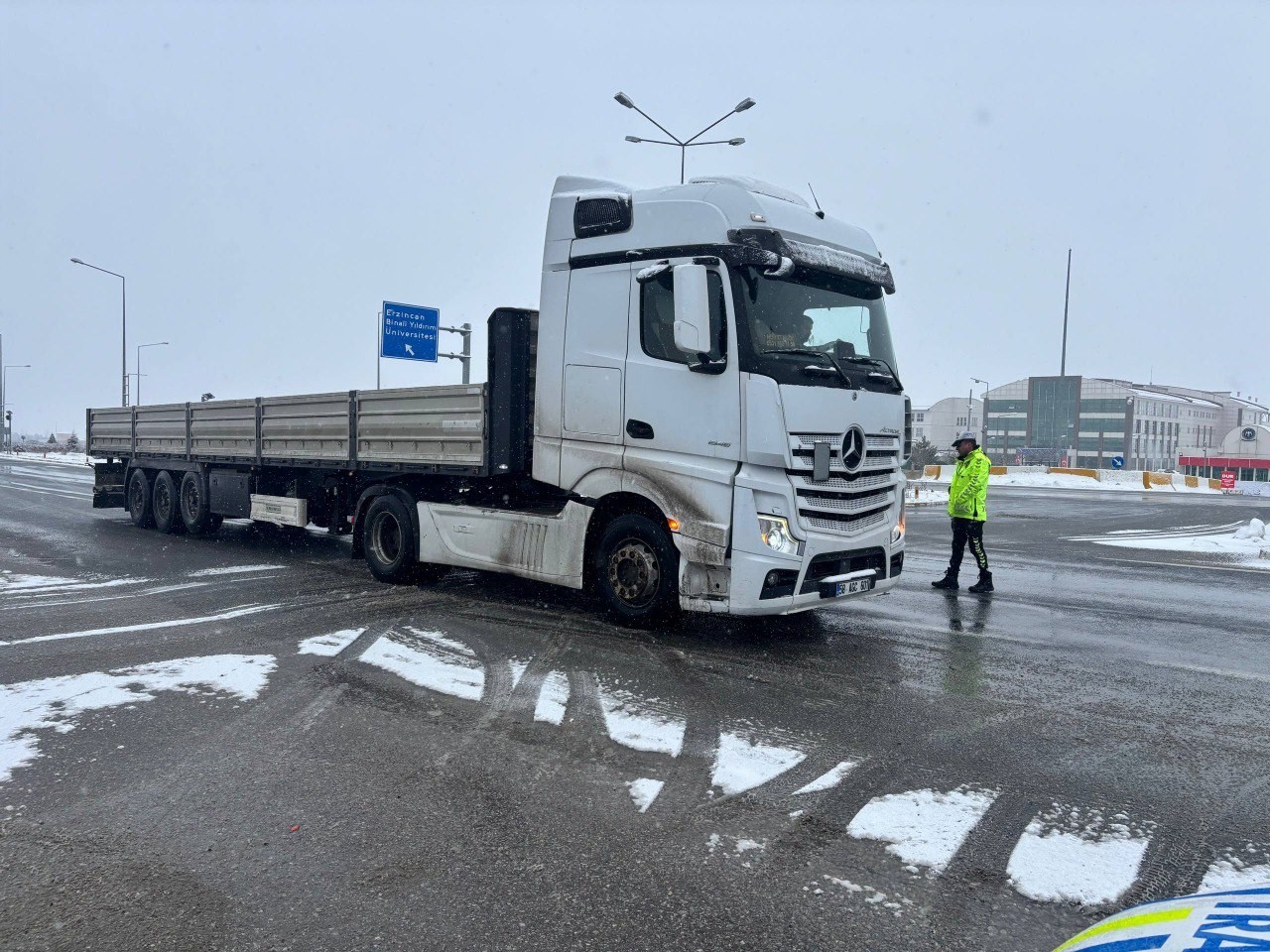 Erzincan’da 335 köy yolu kar nedeniyle ulaşıma kapalı
