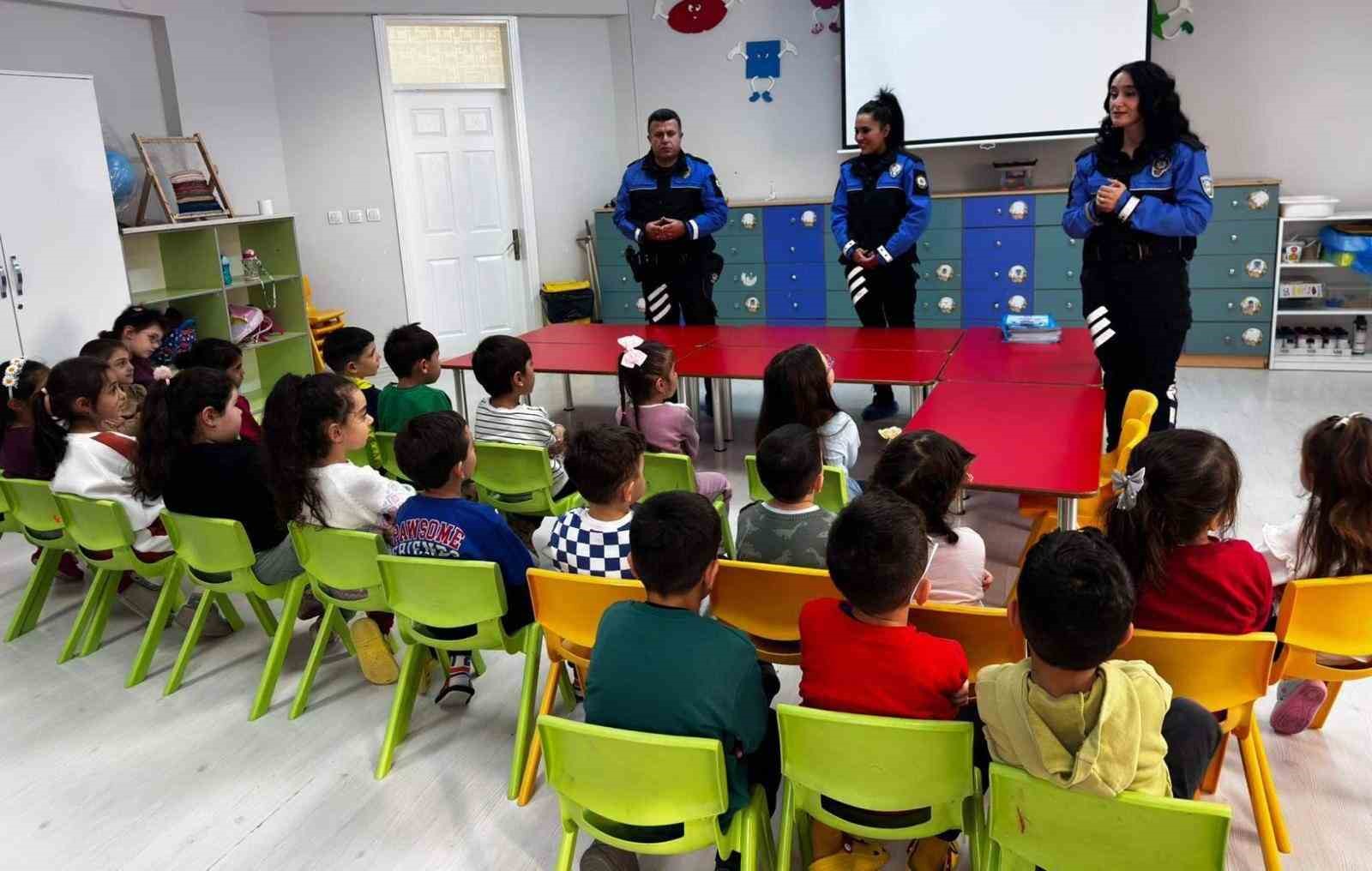 Erzincan’da 555 öğrenciye güvenlik ve trafik eğitimi verildi
