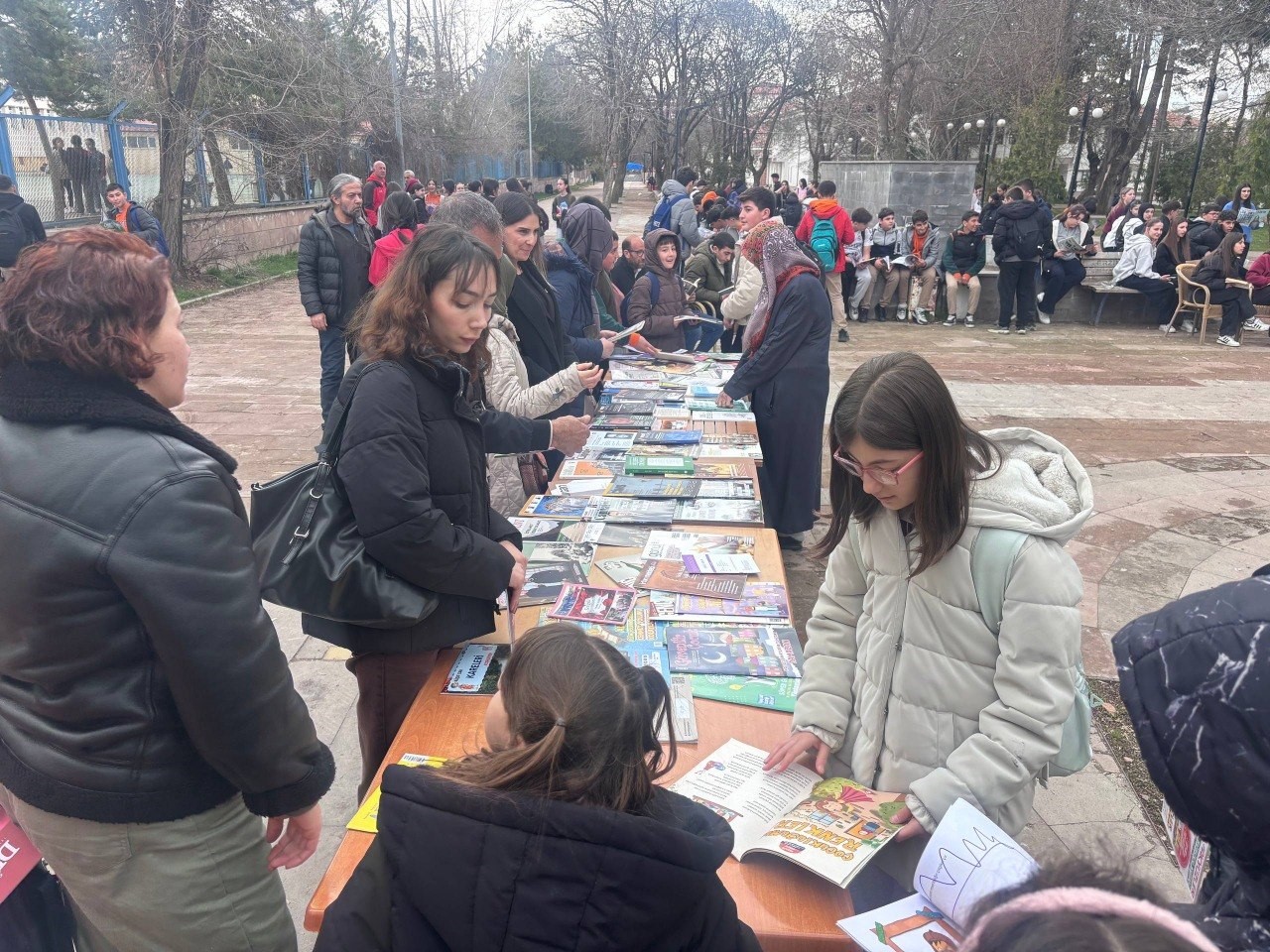 Erzincan’da açık havada kitap okuma etkinliği

