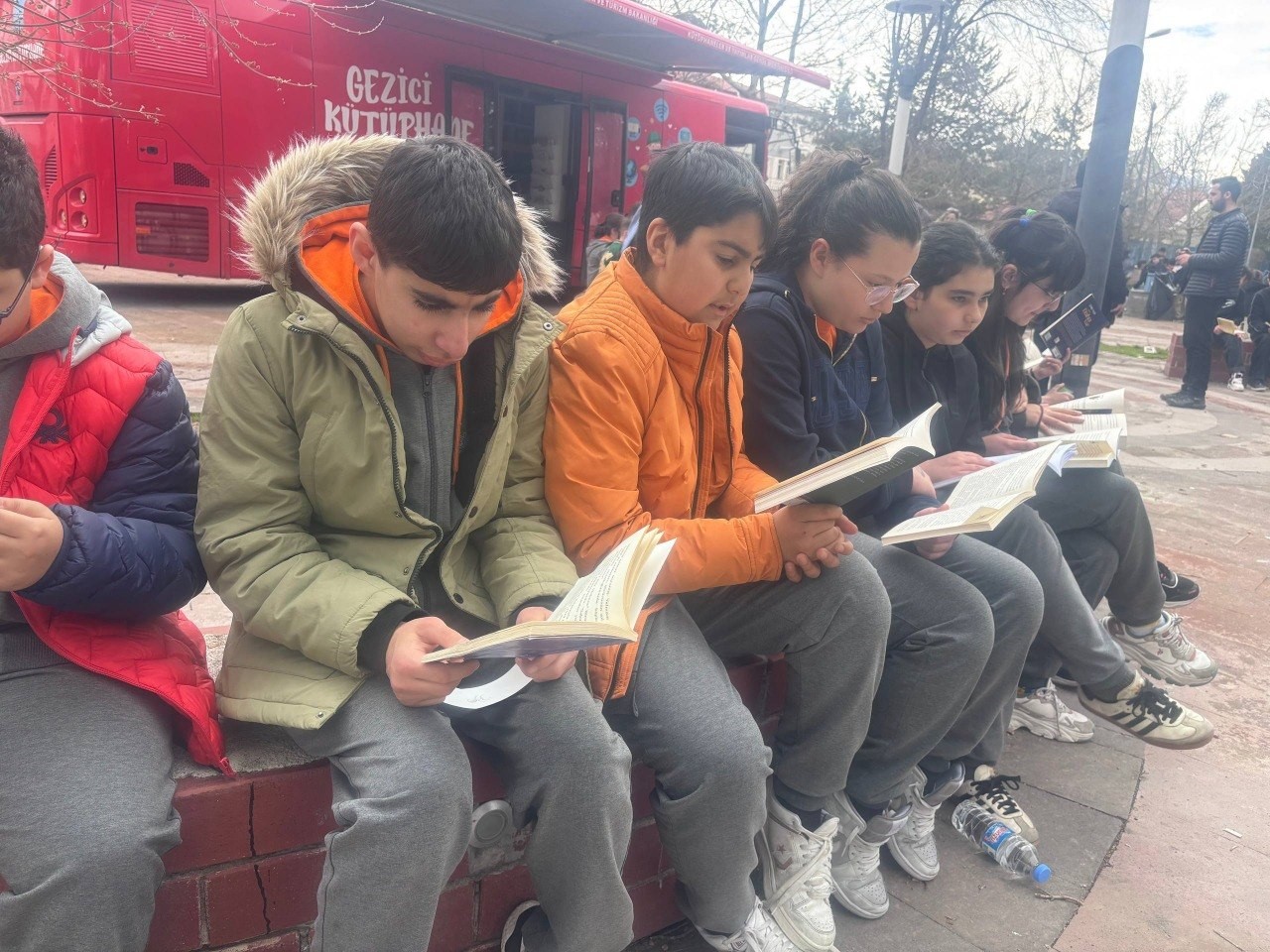 Erzincan’da açık havada kitap okuma etkinliği
