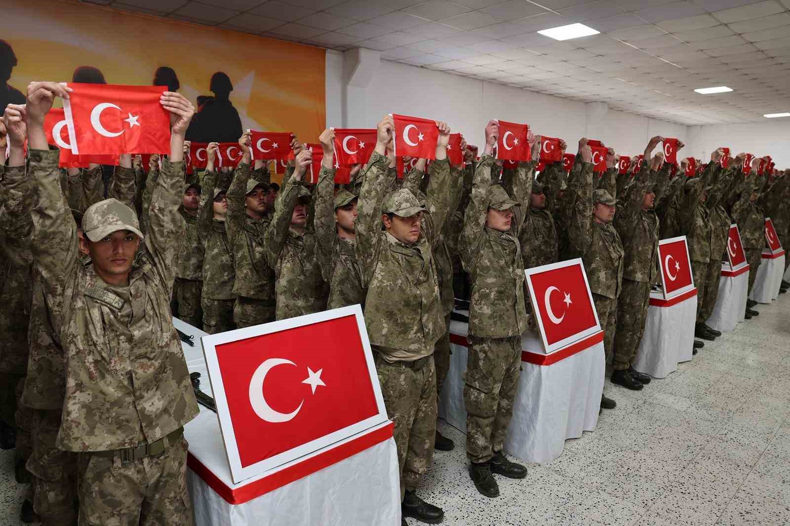 Erzincan’da bedelli erler yemin etti
Erzincan’da bedelli erler yemin etti