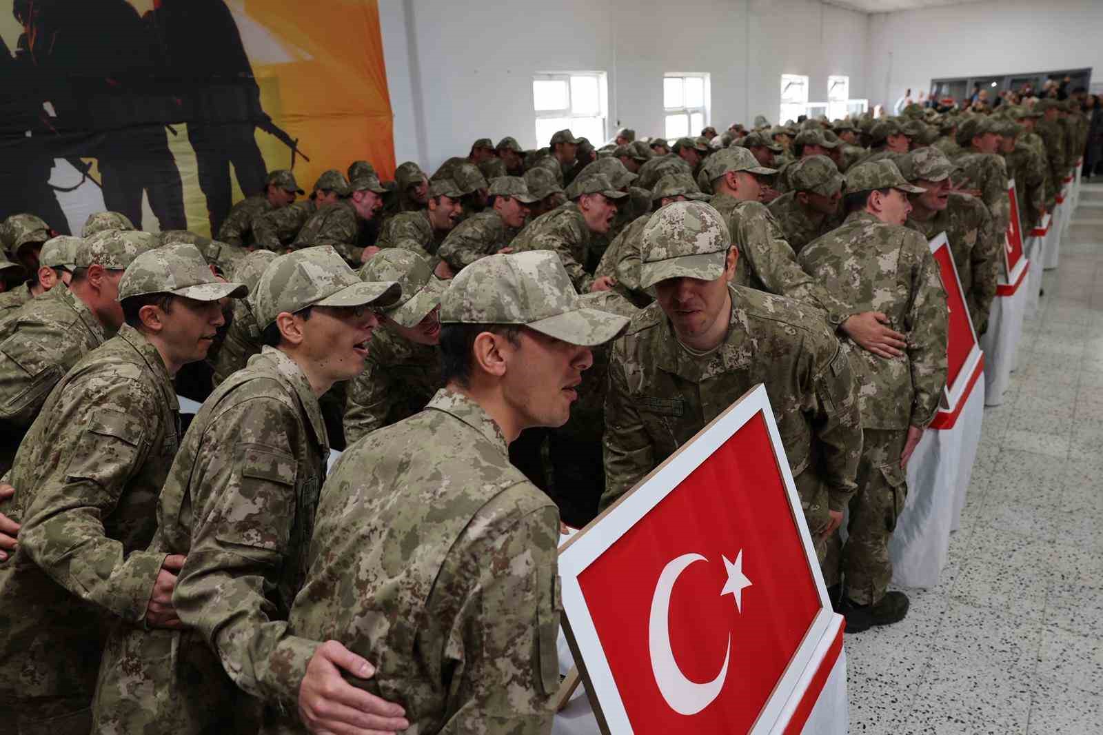 Erzincan’da bedelli erler yemin etti
Erzincan’da bedelli erler yemin etti