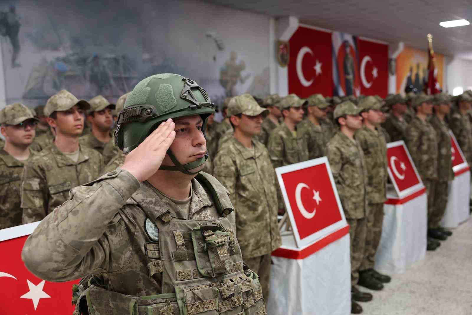 Erzincan’da bedelli erler yemin etti
Erzincan’da bedelli erler yemin etti