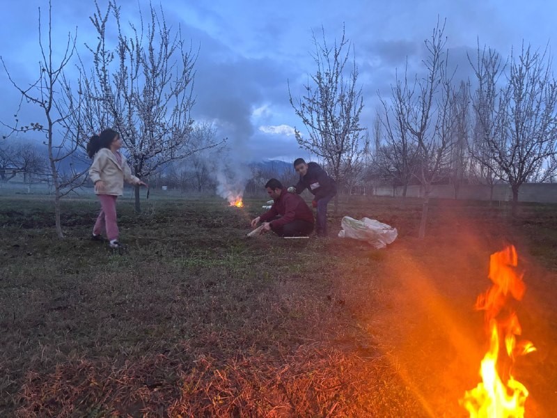 Erzincan’da çiftçiler don nöbetinde
Erzincan’da çiftçiler don nöbetinde