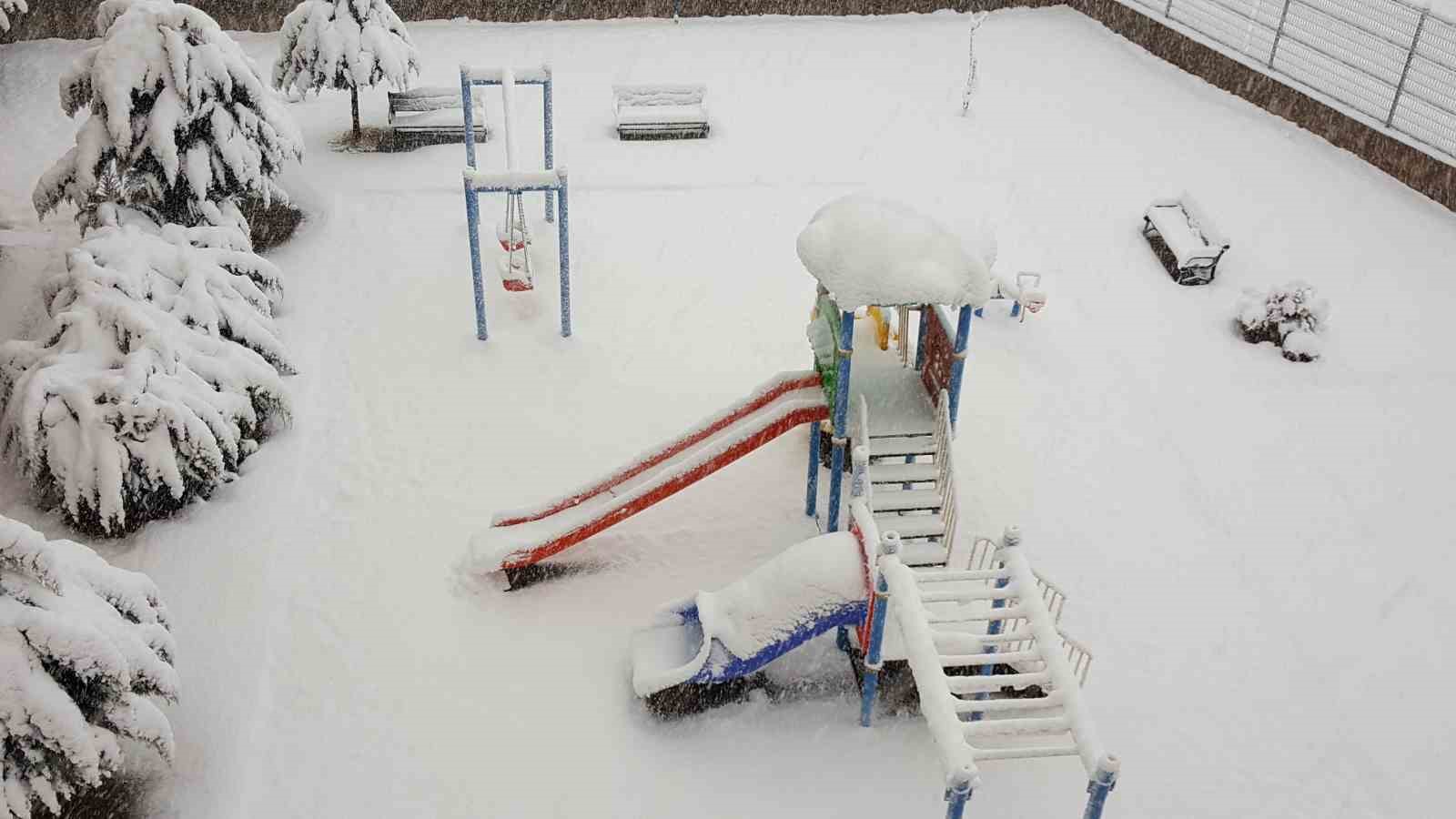 Erzincan’da eğitime kar engeli

