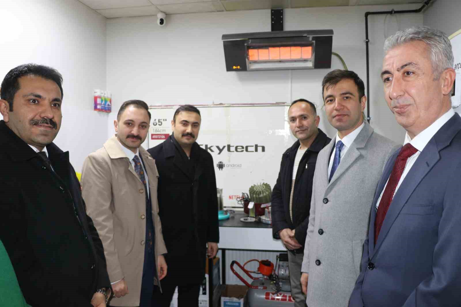 Erzincan’da eski hükümlü, devlet desteğiyle kendi işyerini açtı
