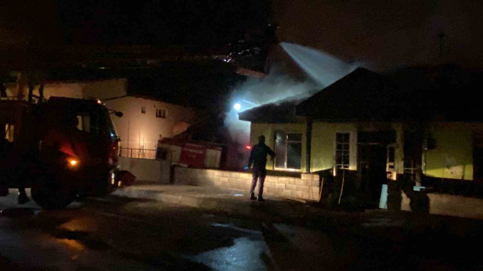Erzincan’da ev yangını
