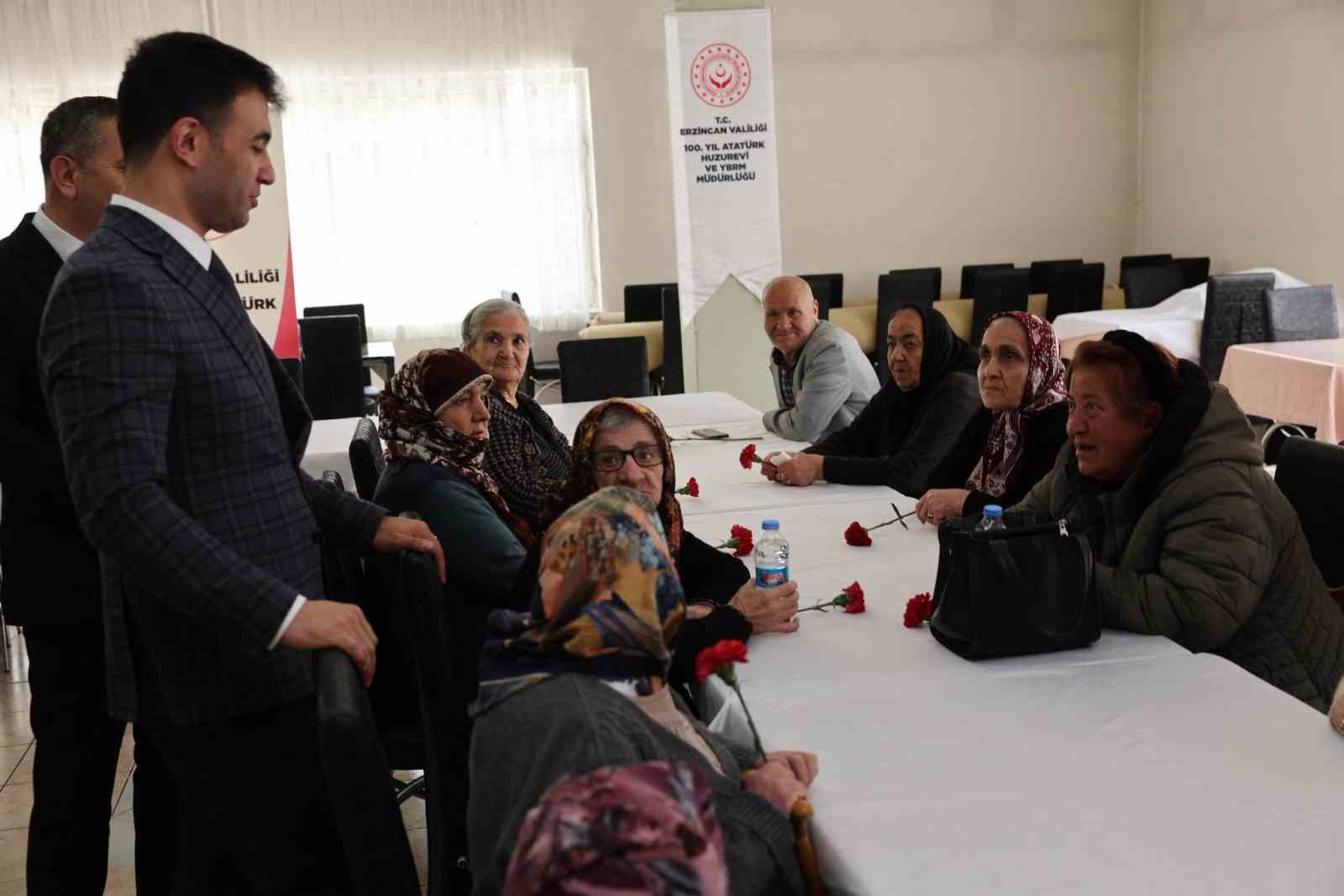 Erzincan’da huzurevi sakinleriyle bayramlaşıldı
