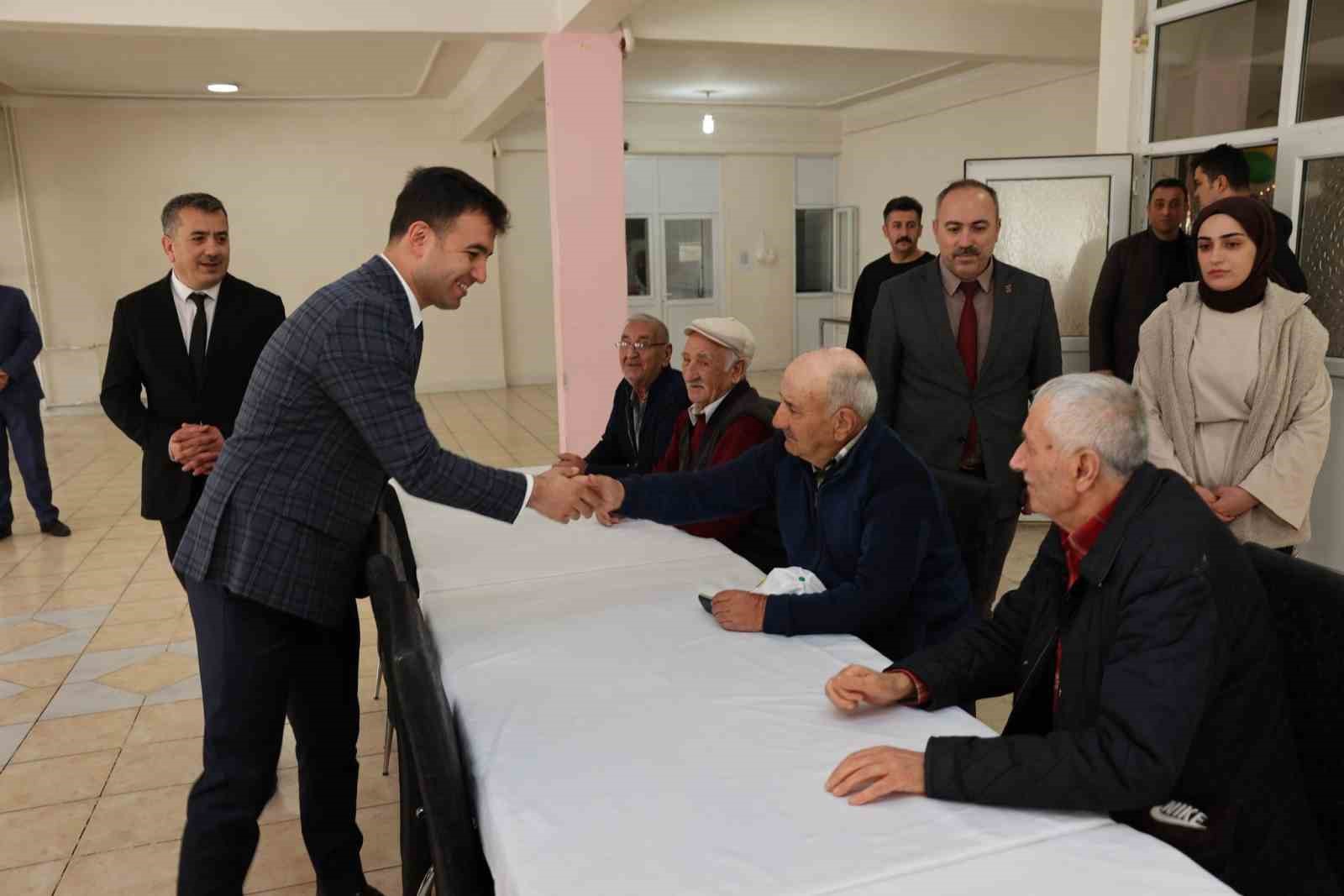 Erzincan’da huzurevi sakinleriyle bayramlaşıldı
