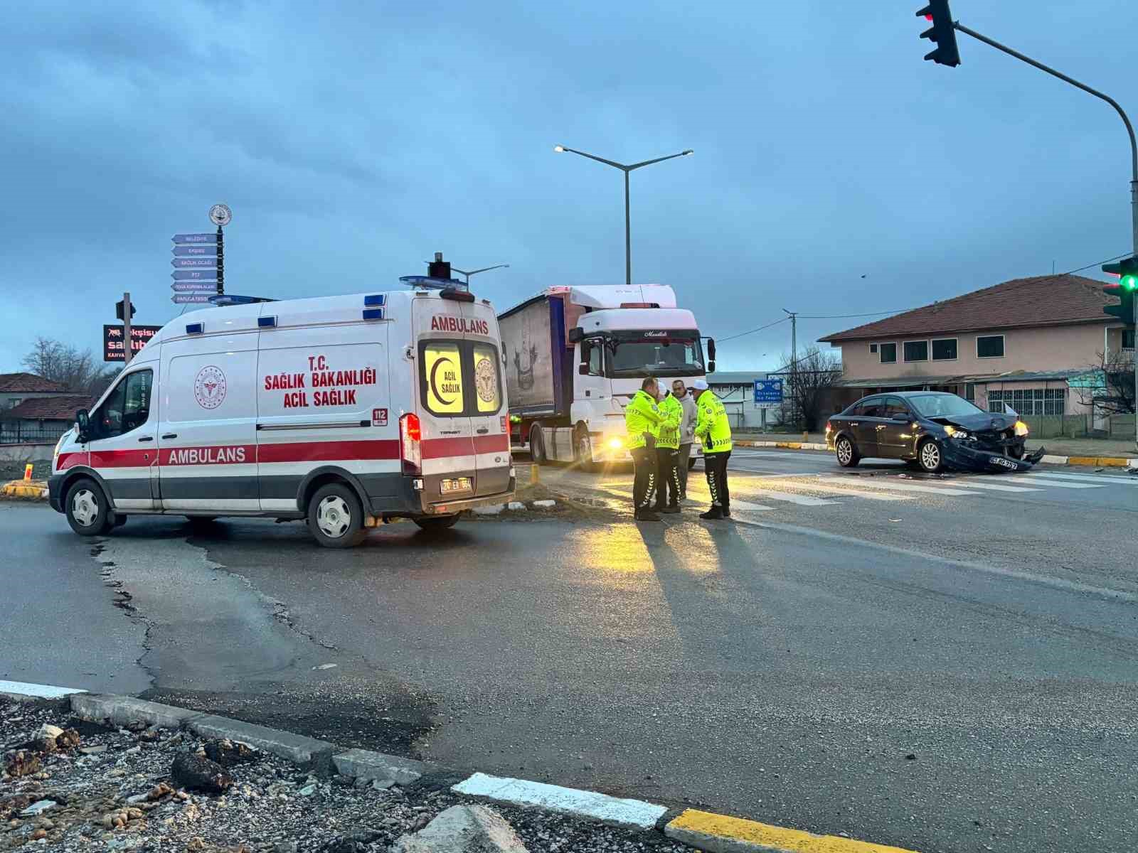 Erzincan’da iki araç çarpıştı: 2 yaralı
