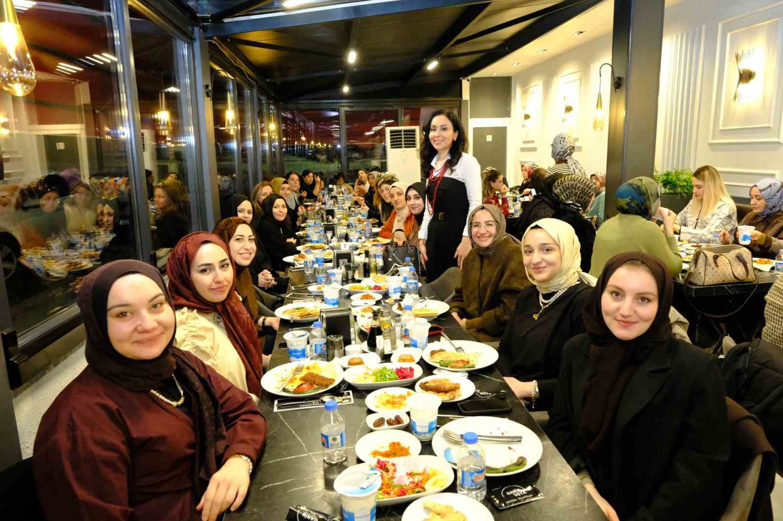 Erzincan’da Kadın Girişimciler Kadınlar Günü’nde iftarda buluştu
Erzincan’da Kadın Girişimciler Kadınlar Günü’nde iftarda buluştu