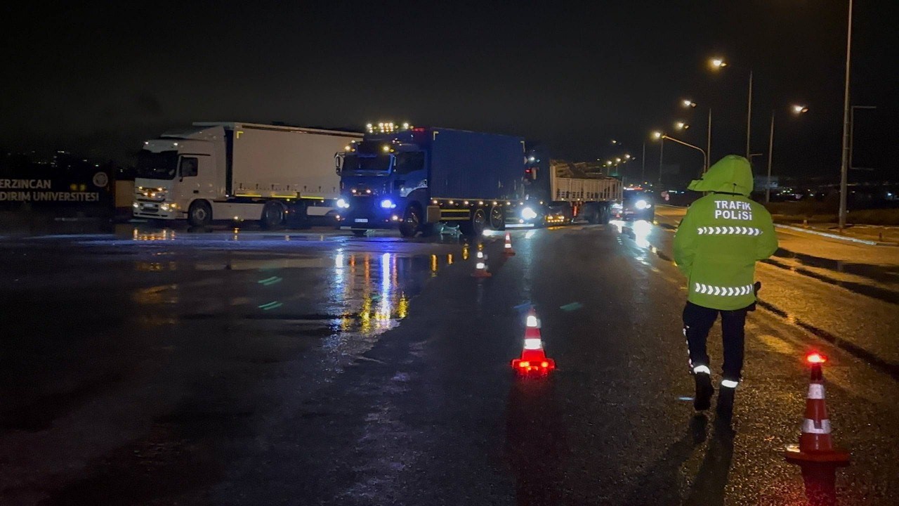 Erzincan’da kar ve sis ulaşımı aksattı
