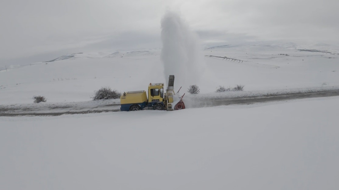 Erzincan’da kar ve tipi: 328 köy yolu ulaşıma kapandı
