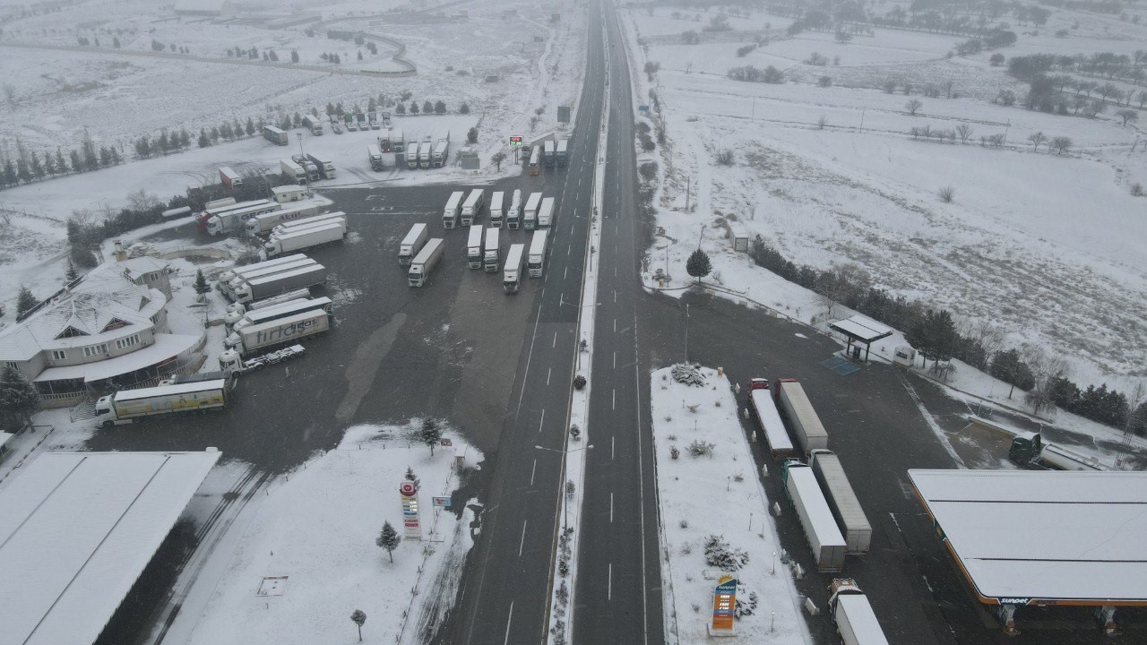 Erzincan’da kar yağışı ulaşımı aksattı
