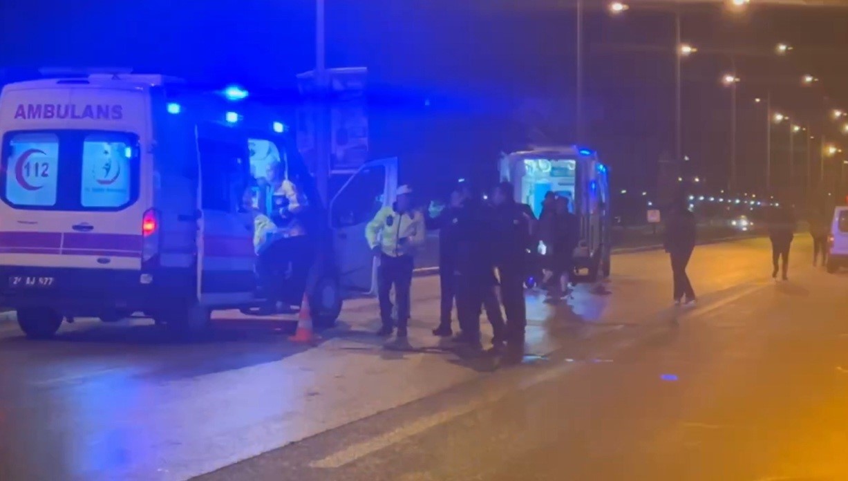 Erzincan’da motosiklet ile taksi çarpıştı: 2 yaralı
