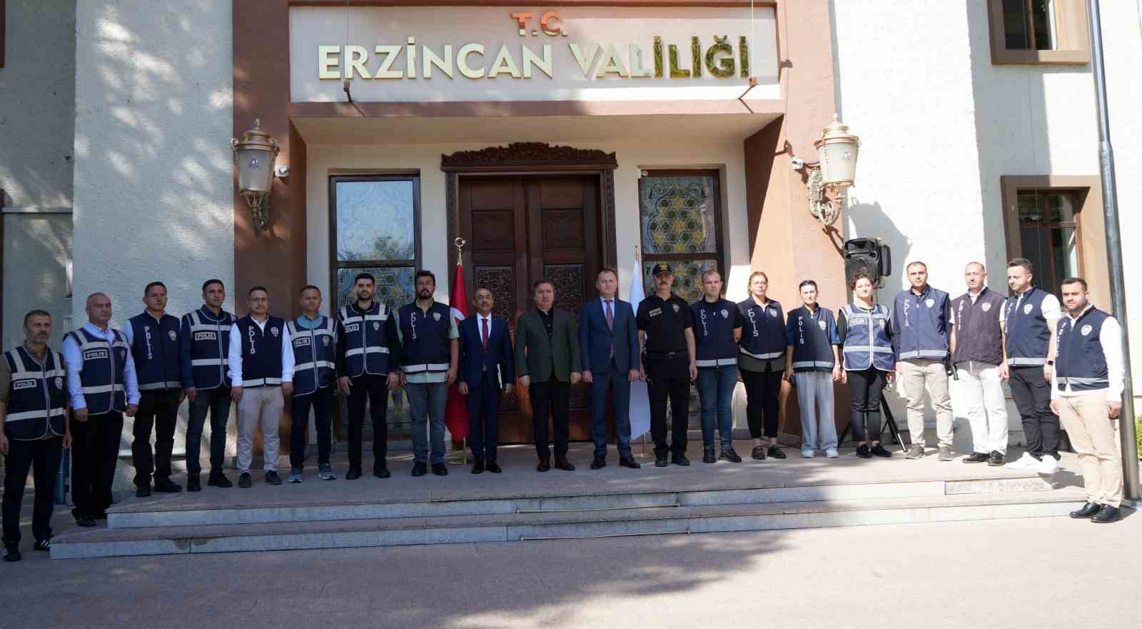 Erzincan’da "Okul Polisleri Projesi" 2024 yılından bu yana uygulanıyor
Erzincan’da "Okul Polisleri Projesi" 2024 yılından bu yana uygulanıyor