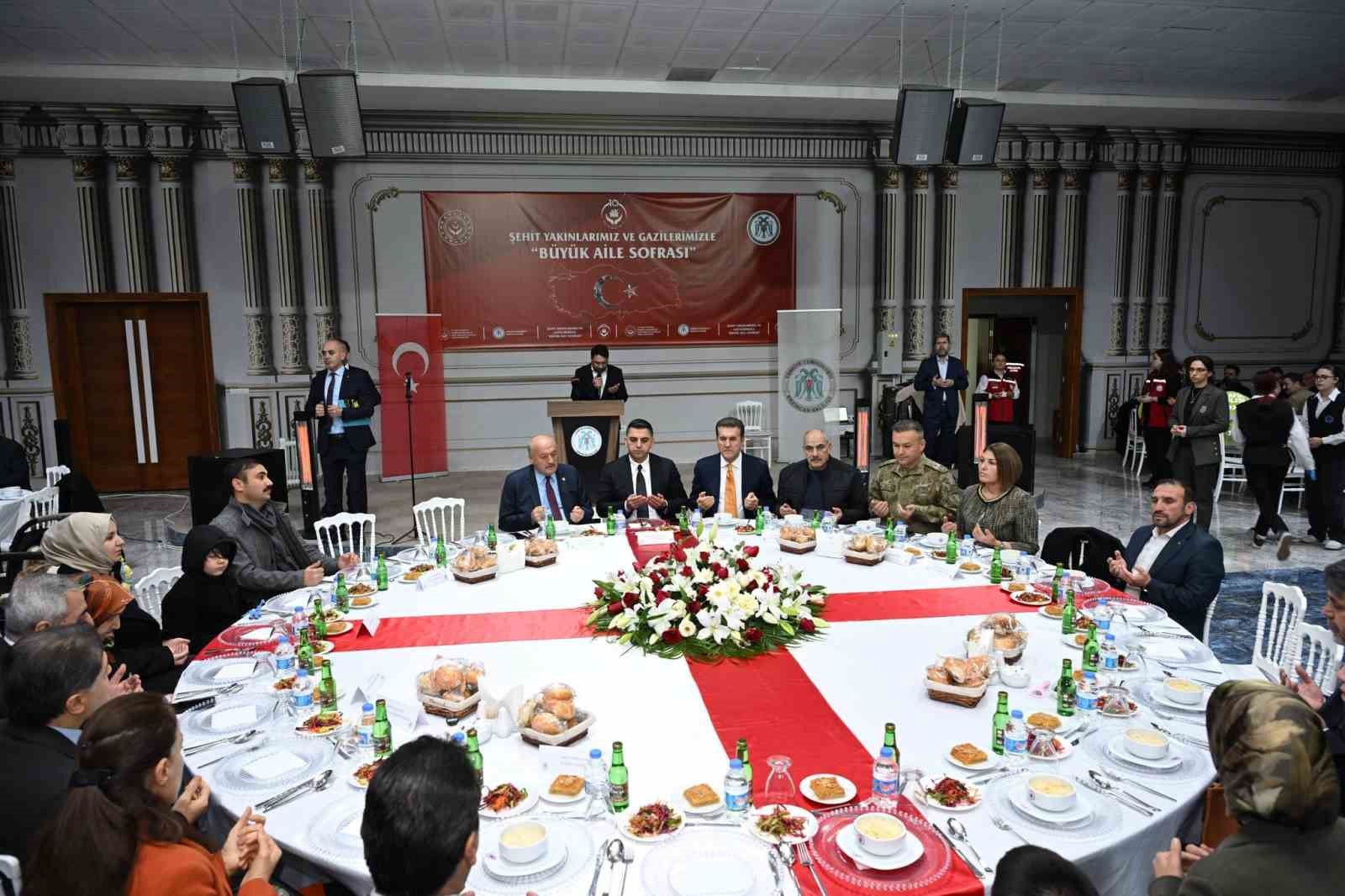 Erzincan’da şehit aileleri ve gaziler onuruna iftar programı
