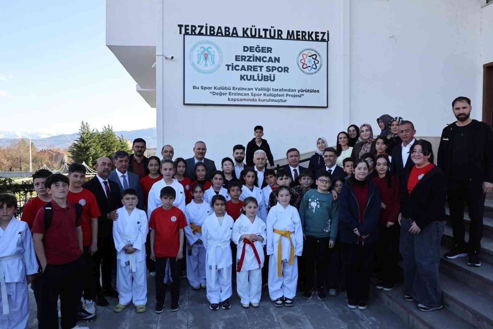Erzincan’da sporun yaygınlaşmasına destek
