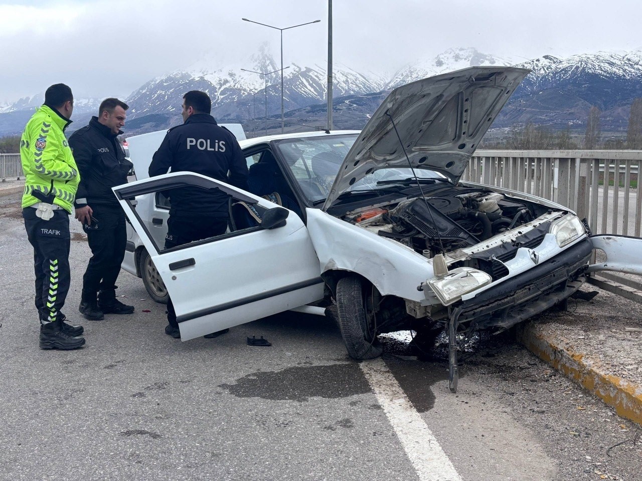 Erzincan’da trafik kazası: 2 yaralı
