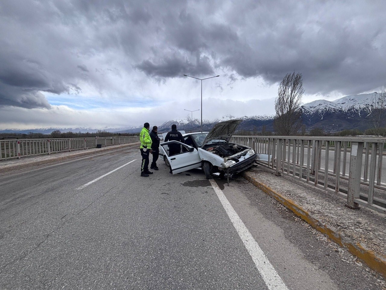 Erzincan’da trafik kazası: 2 yaralı
