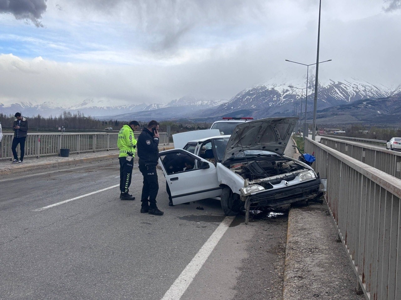 Erzincan’da trafik kazası: 2 yaralı
