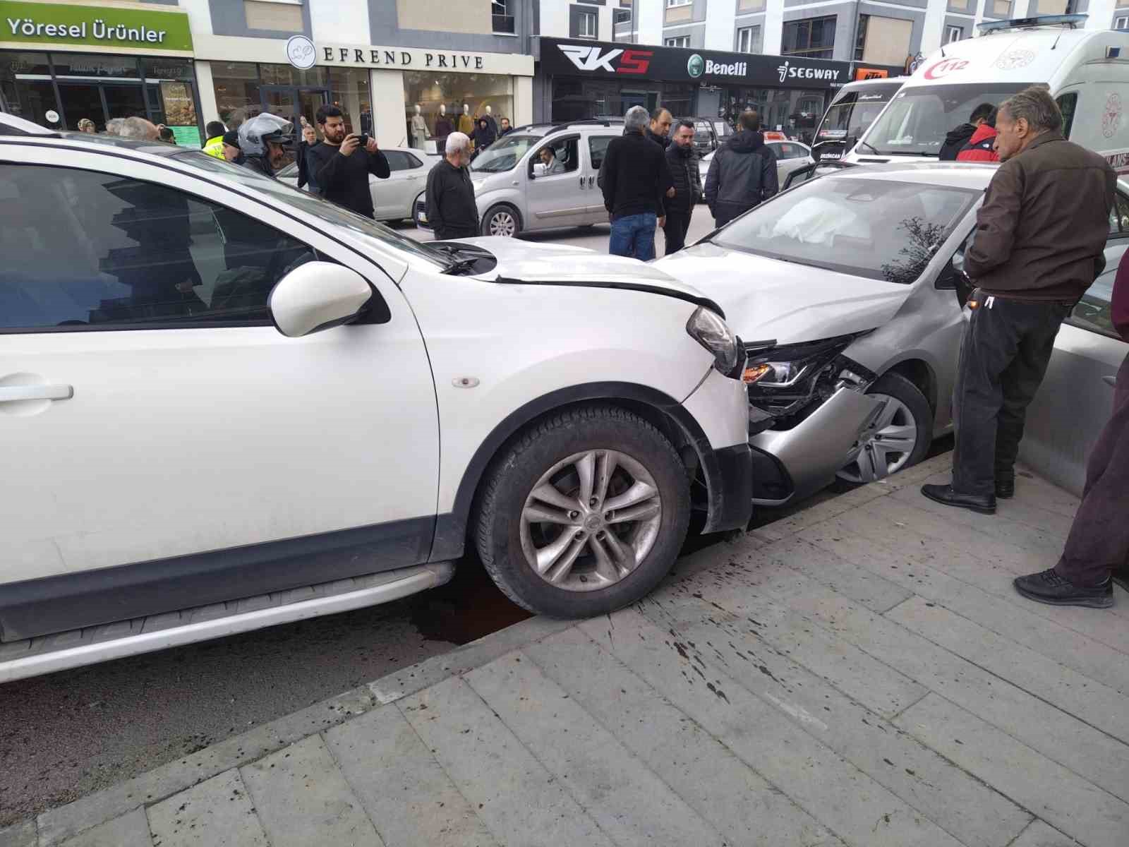 Erzincan’da trafik kazası: 2 yaralı
