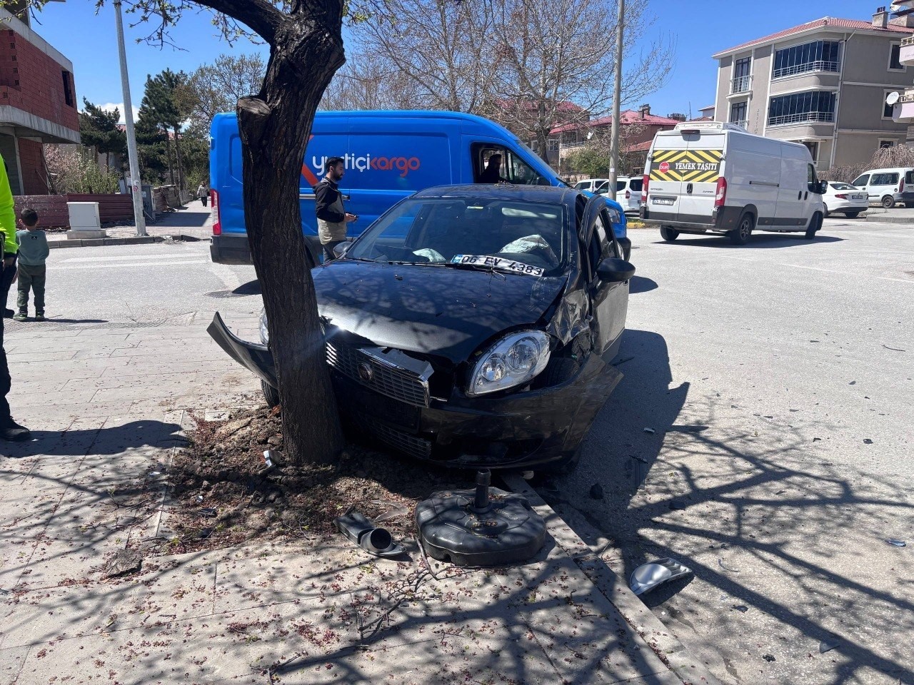 Erzincan’da trafik kazası: 3’ü çocuk 6 yaralı
