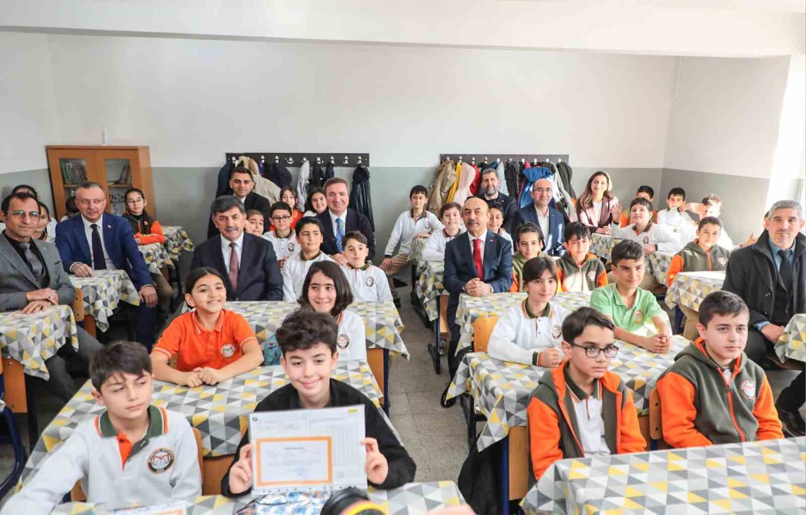 Erzincan’da yarıyıl tatili sona erdi, öğrenciler ders başı yaptı
