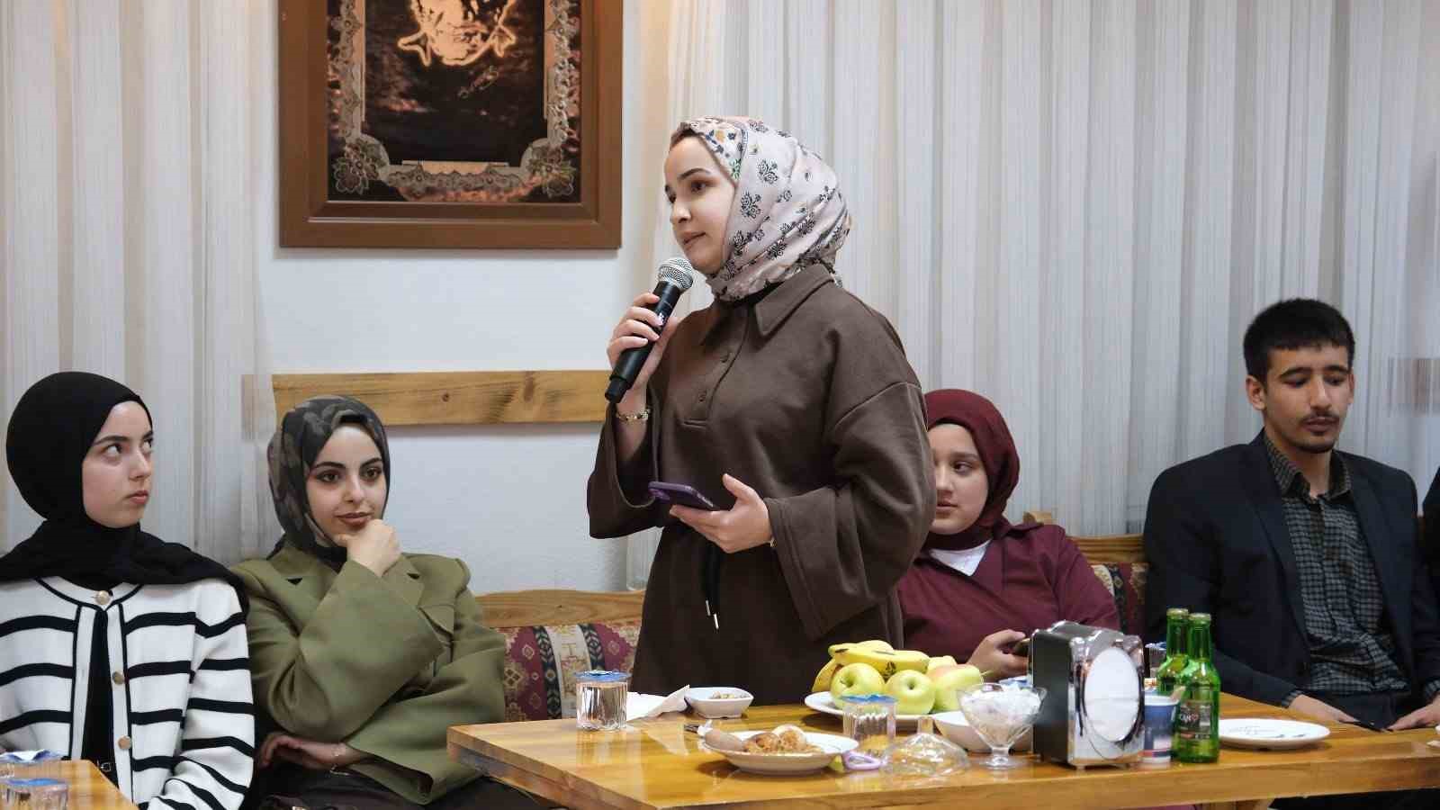 Erzincan’da Yıldırım gençlerle bir araya geldi
