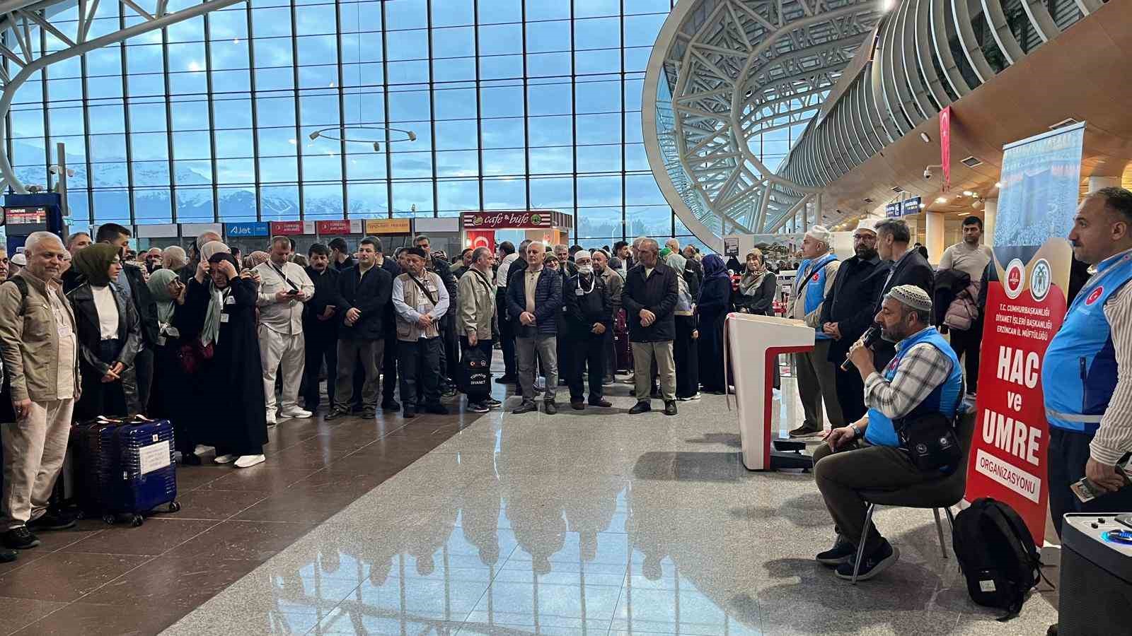 Erzincan’dan 192 hacı adayı dualarla kutsal yolculuğa uğurlandı
