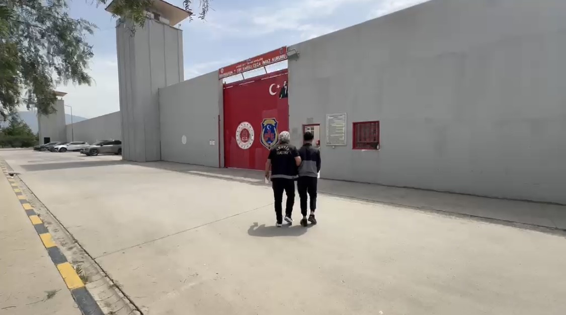 Erzin’de 4 yıl 6 ay hapis cezasıyla aranan firari yakalandı
