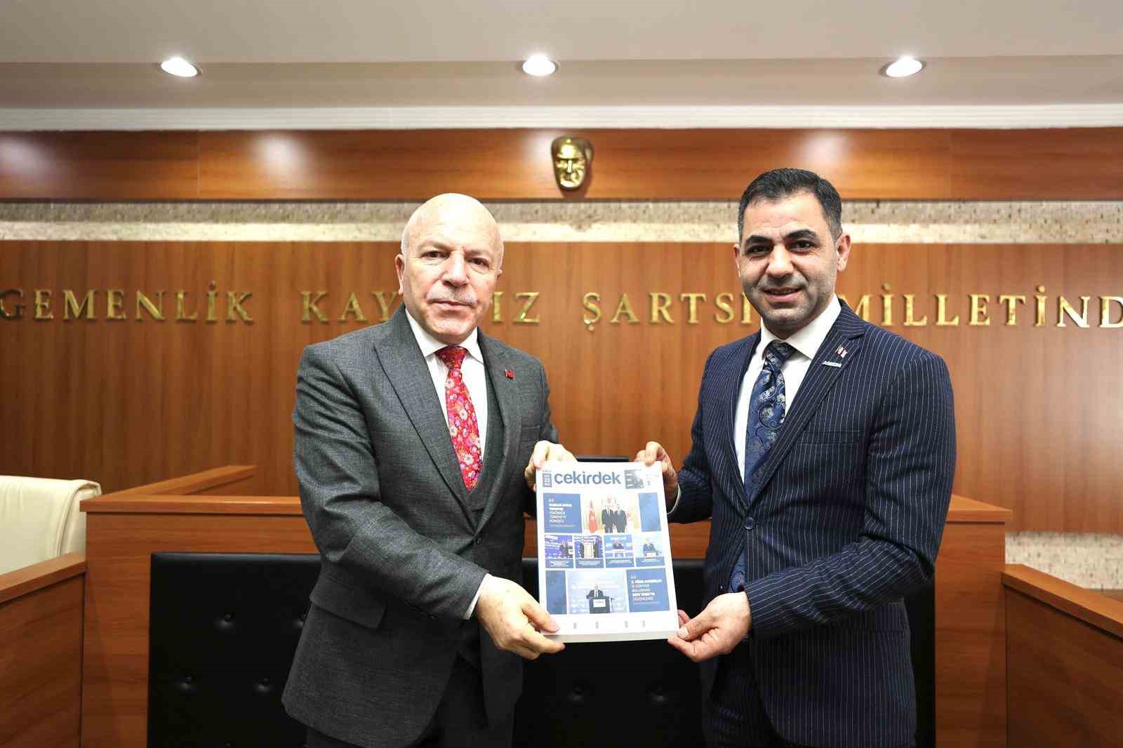 Erzurum ASKON’dan Büyükşehir Belediye Başkanı Sekmen’e nezaket ziyareti
Erzurum ASKON’dan Büyükşehir Belediye Başkanı Sekmen’e nezaket ziyareti