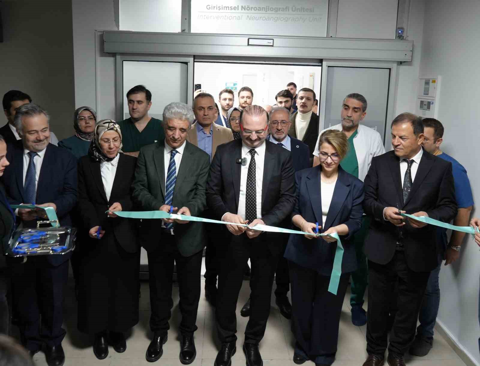 Erzurum Atatürk Üniversitesi Araştırma Hastanesi’nde yeni nesil anjiyografi cihazı hizmete girdi
Erzurum Atatürk Üniversitesi Araştırma Hastanesi’nde yeni nesil anjiyografi cihazı hizmete girdi