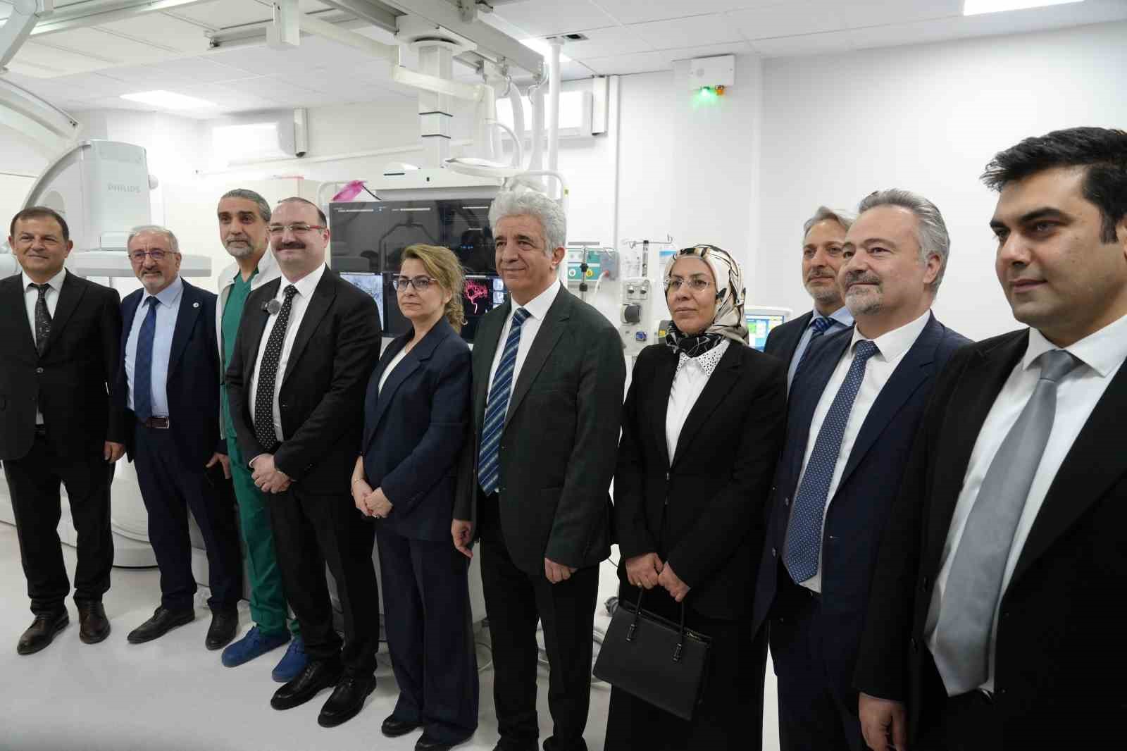 Erzurum Atatürk Üniversitesi Araştırma Hastanesi’nde yeni nesil anjiyografi cihazı hizmete girdi
Erzurum Atatürk Üniversitesi Araştırma Hastanesi’nde yeni nesil anjiyografi cihazı hizmete girdi