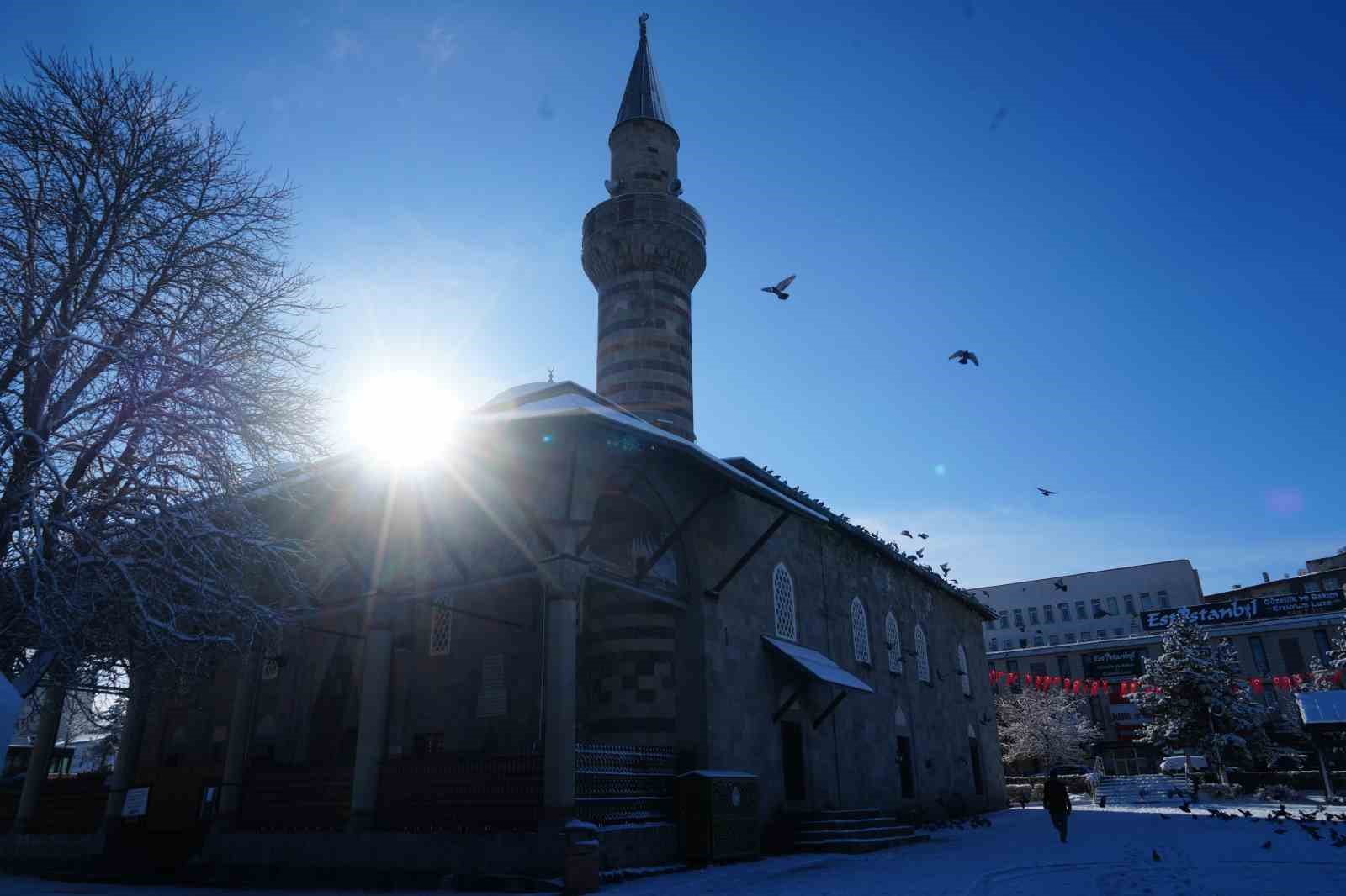 Erzurum baharı beklerken kışı yaşıyor
