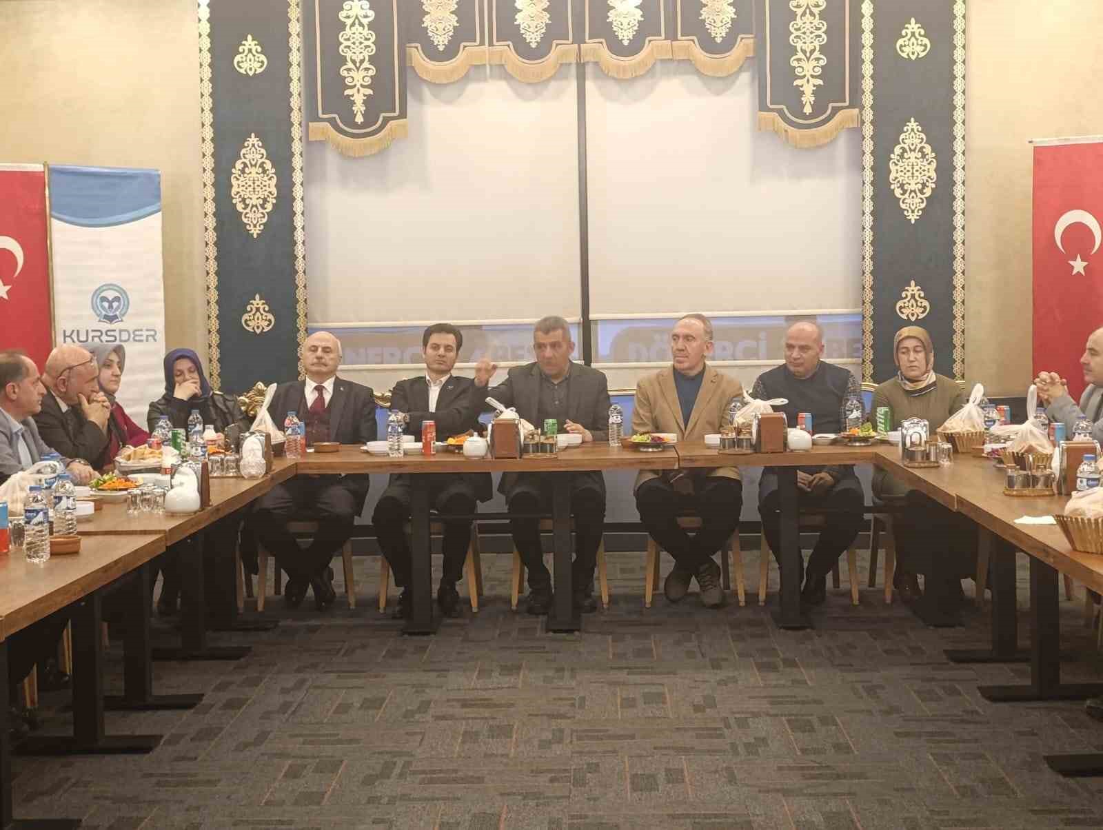 Erzurum eğitim camiası KURSDER iftarında buluştu
