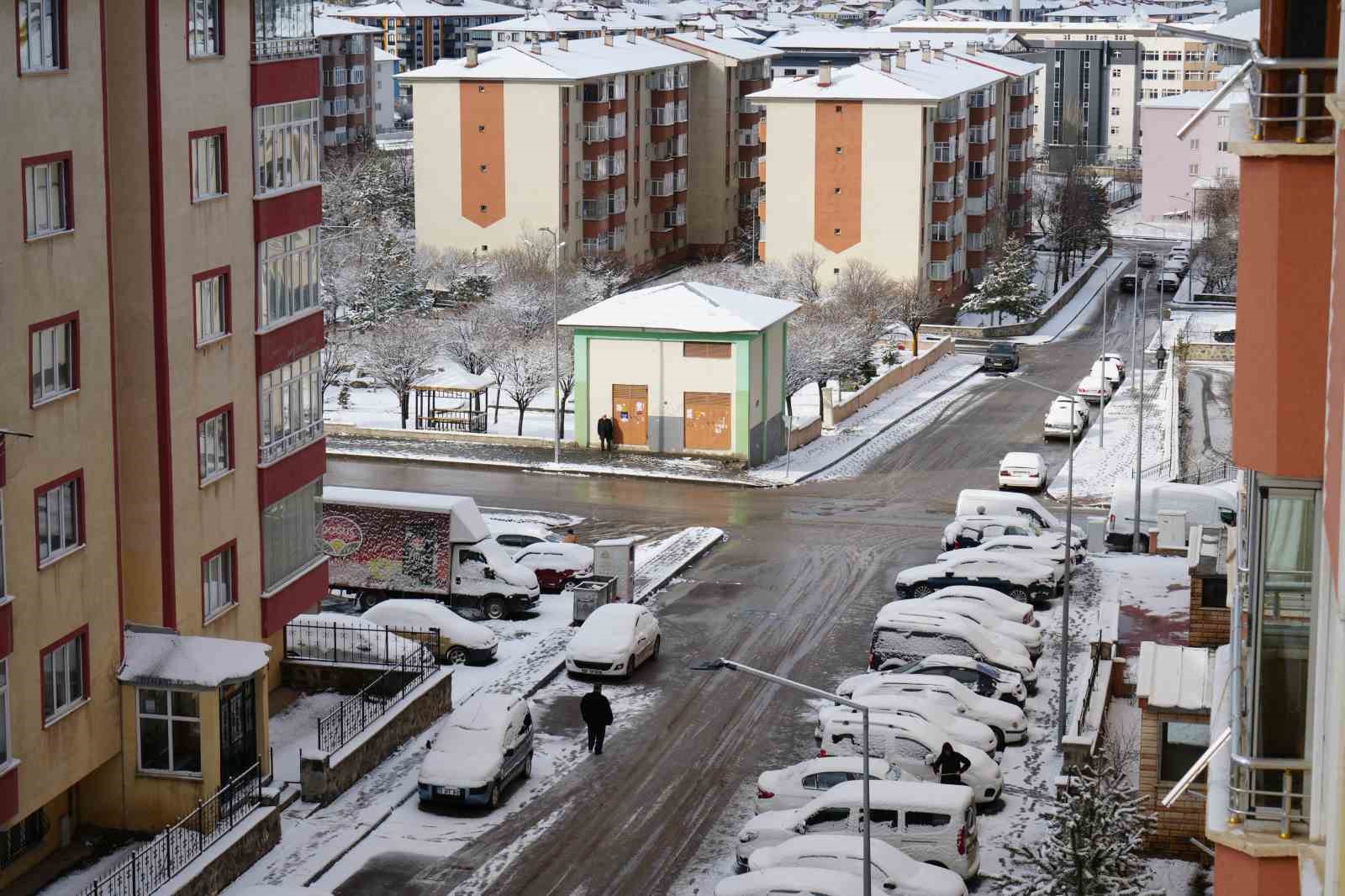 Erzurum güne yine karla uyandı, bölge için zirai don uyarısı geldi
