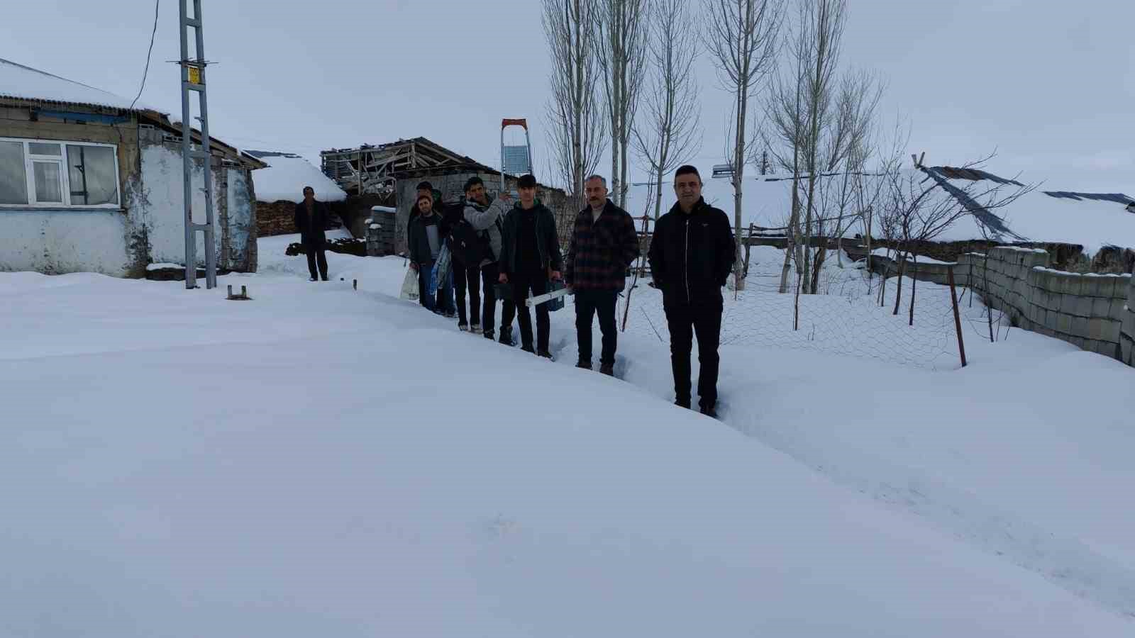 Erzurum Karaçoban’dan umudu büyüten iyilik hareketi: "Bir ışık da sen yak"
Erzurum Karaçoban’dan umudu büyüten iyilik hareketi: "Bir ışık da sen yak"