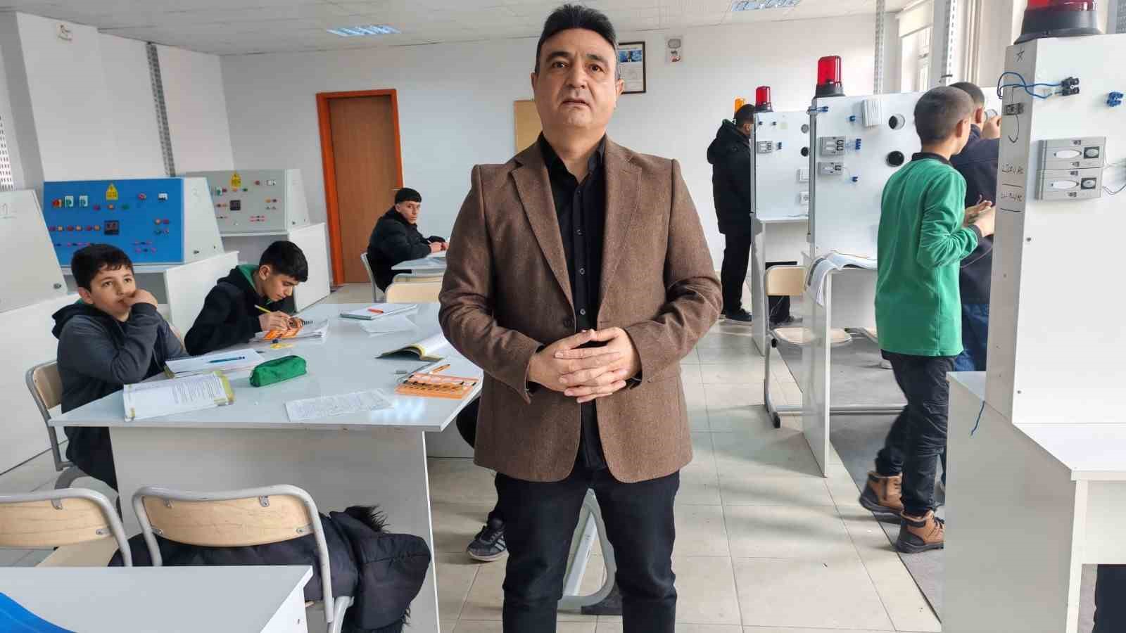 Erzurum Karaçoban’dan umudu büyüten iyilik hareketi: "Bir ışık da sen yak"
Erzurum Karaçoban’dan umudu büyüten iyilik hareketi: "Bir ışık da sen yak"