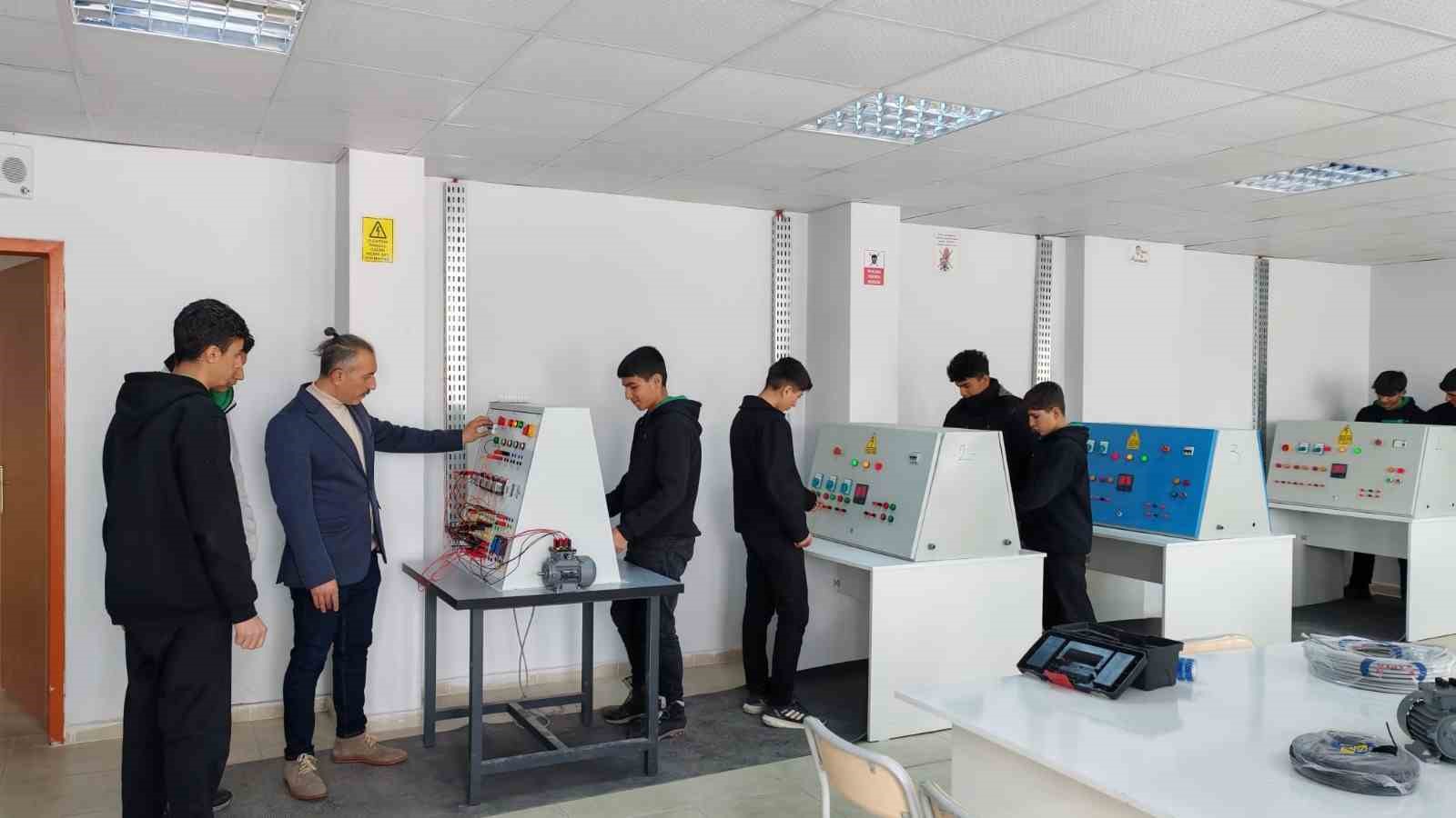 Erzurum Karaçoban’dan umudu büyüten iyilik hareketi: "Bir ışık da sen yak"
Erzurum Karaçoban’dan umudu büyüten iyilik hareketi: "Bir ışık da sen yak"