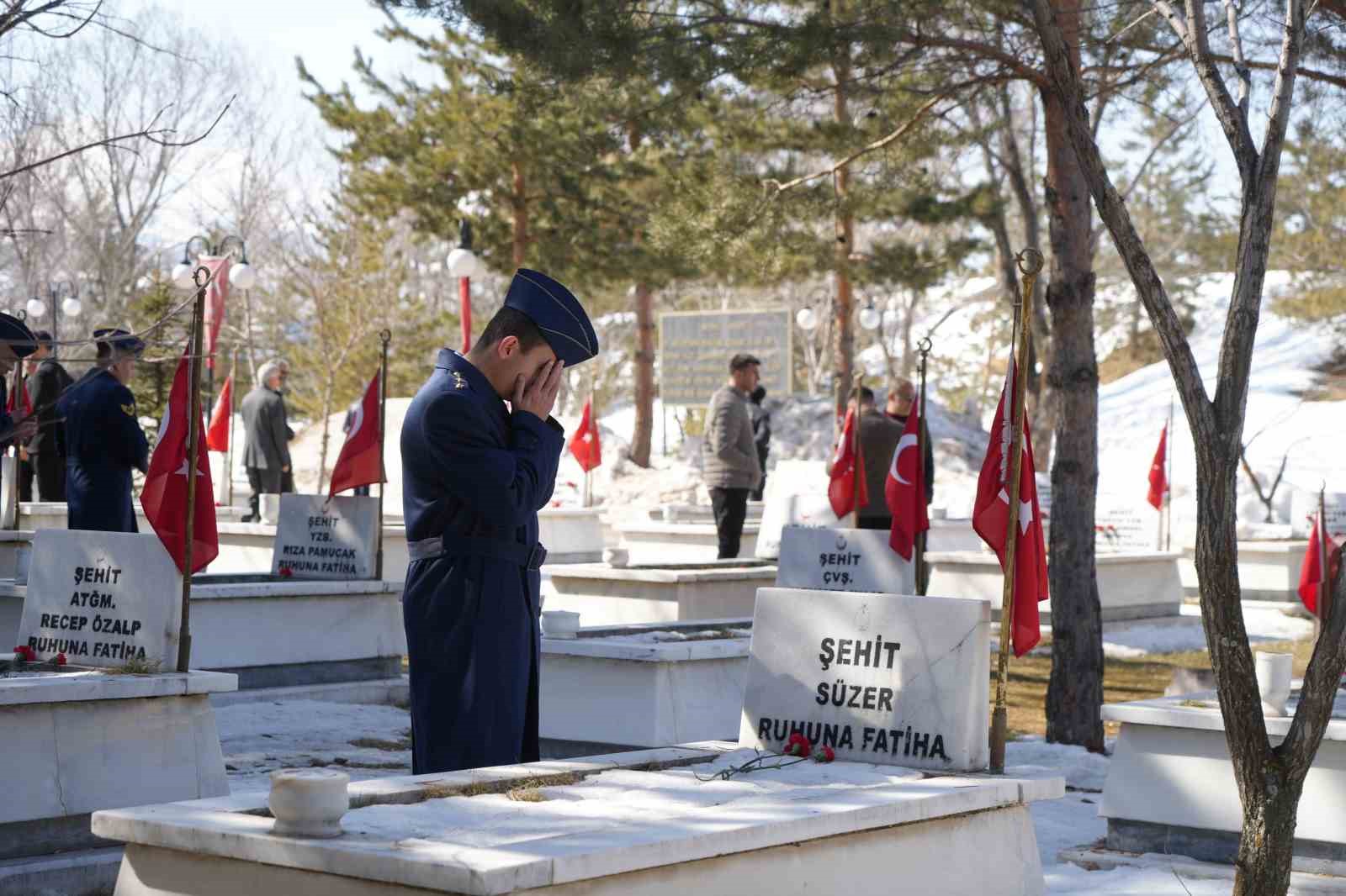 Erzurum Karskapı Şehitliğinde 111 yıllık hüzün ve coşku bir arada
