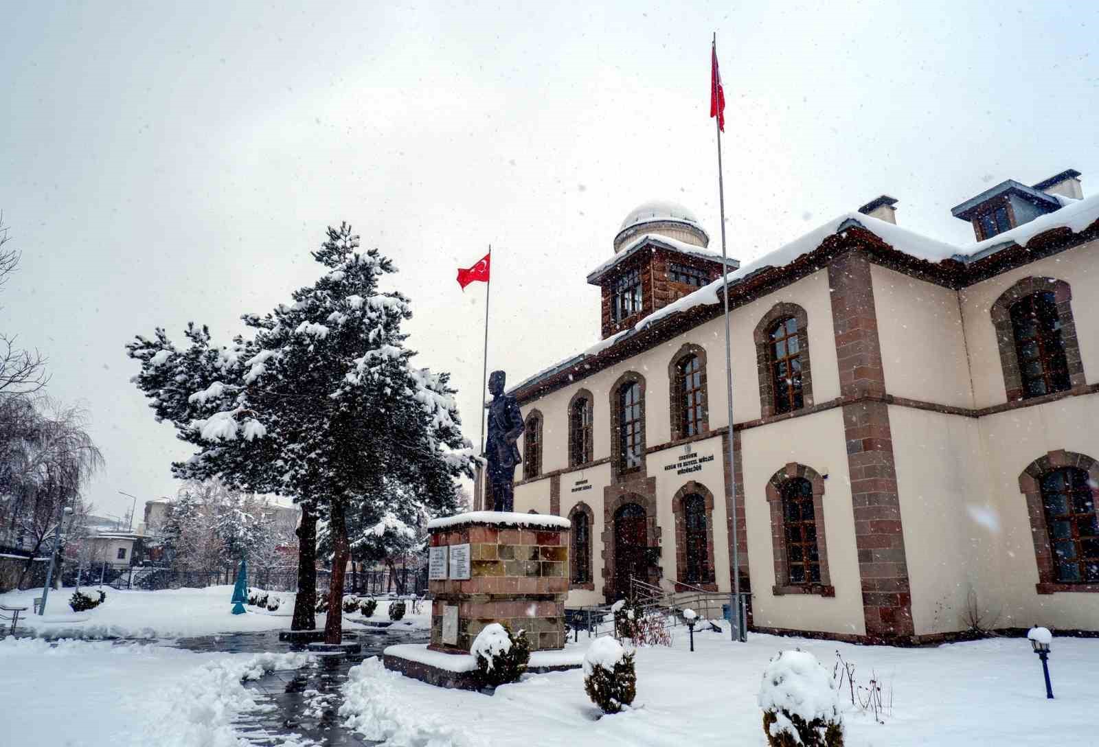 Erzurum Kongre Binası ziyaretçilere kapatıldı
