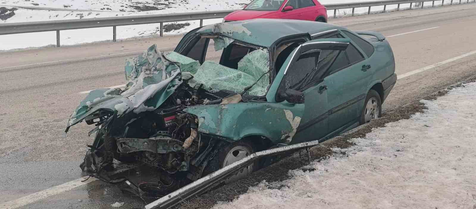 Erzurum-Pasinler yolunda trafik kazası: 1’i ağır 3 yaralı
