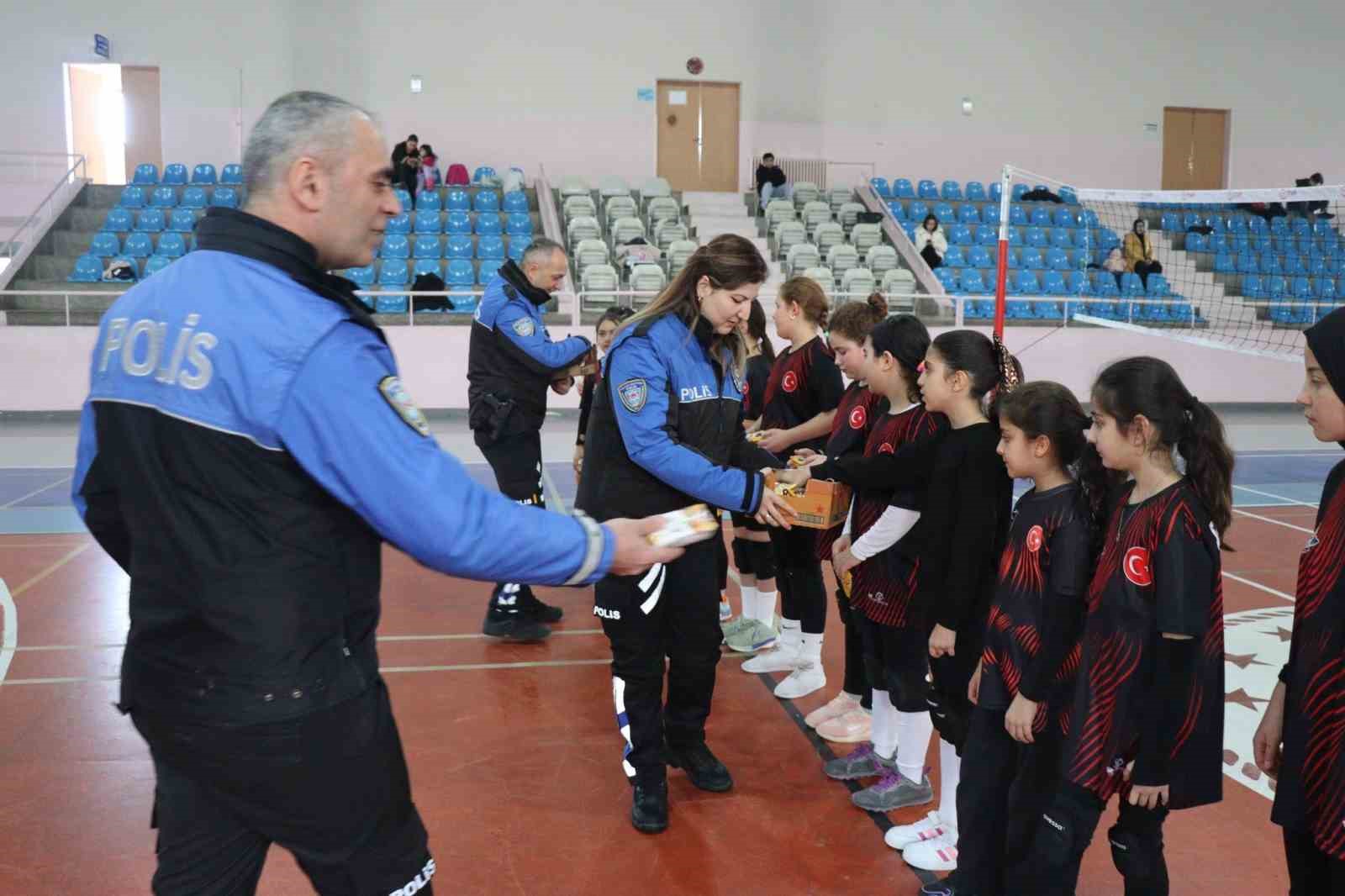 Erzurum polisinden çocuklara yönelik örnek projeler

