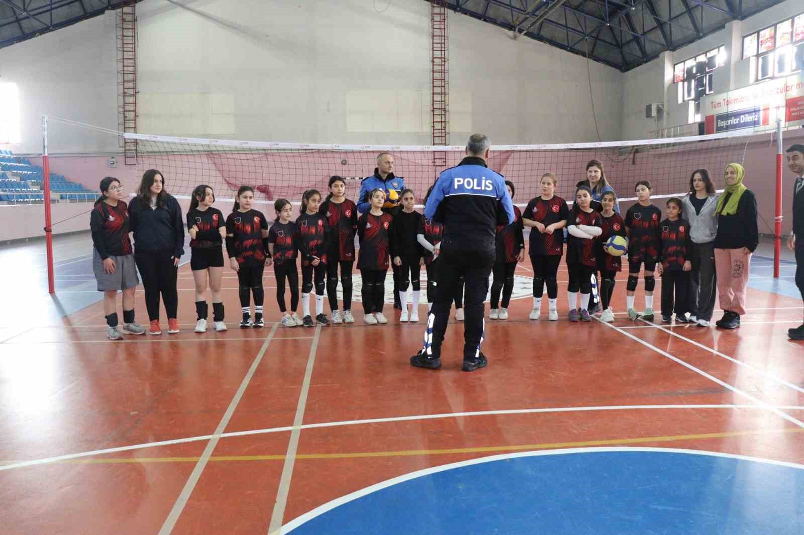 Erzurum polisinden çocuklara yönelik örnek projeler
